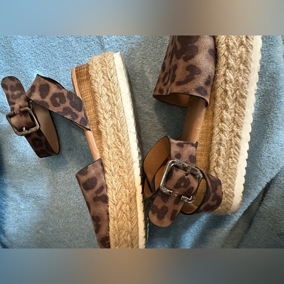 Animal print platform espadrilles size 7 - Picture 3 of 10